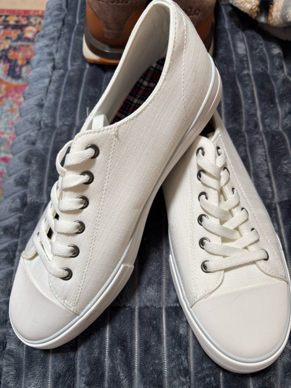 Ben Sherman Off-White Canvas Low-Top Sneakers with Plaid Lining